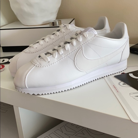 NWT Nike Cortez triple white - Picture 3 of 9